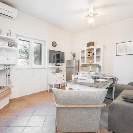 別荘 One Bedroom House With Terrace And Pool