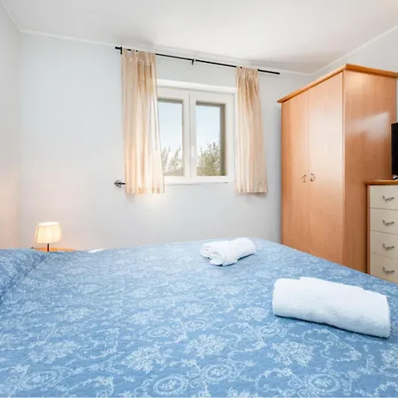 One Bedroom House With Terrace And Pool * Pirovac