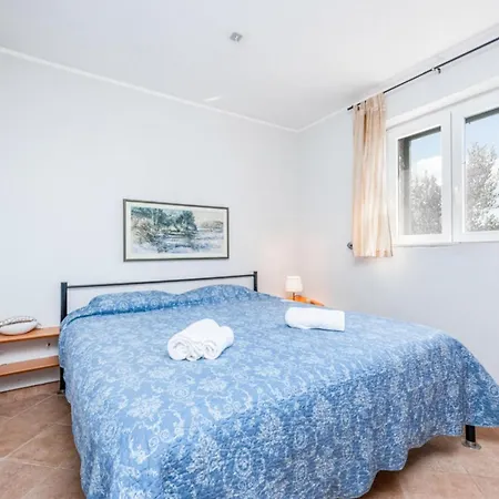 One Bedroom House With Terrace And Pool Сasa de vacaciones *