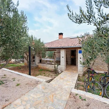 One Bedroom House With Terrace And Pool