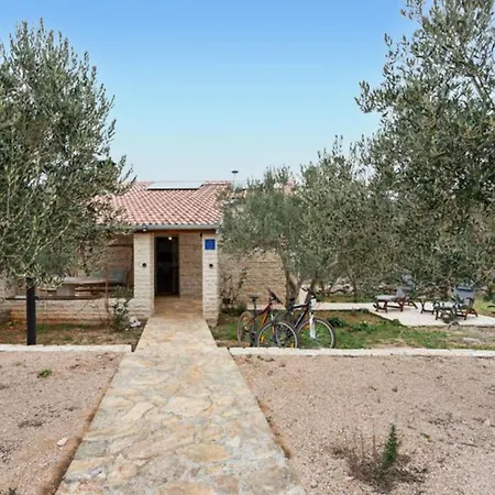 One Bedroom House With Terrace And Pool 別荘 *