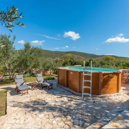 One Bedroom House With Terrace And Pool Pirovac