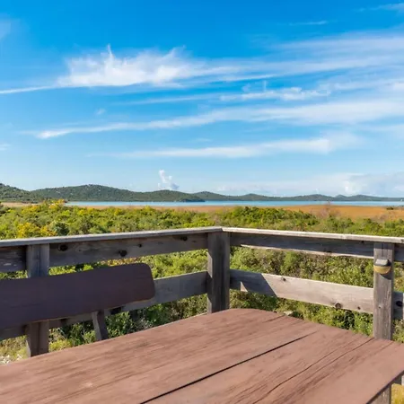 Semesterbostad One Bedroom House With Terrace And Pool