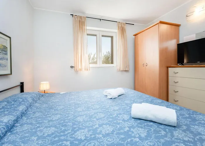 One Bedroom House With Terrace And Pool * 皮罗瓦茨