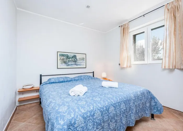 One Bedroom House With Terrace And Pool 度假居 *