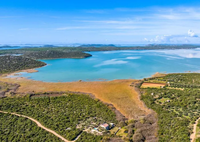 One Bedroom House With Terrace And Pool * 皮罗瓦茨